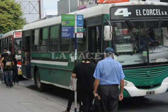 550x367_transporte-pblico-de-pasajeros-en-san-miguel-de-tucumn--archivo-la-gaceta-1140201-140630