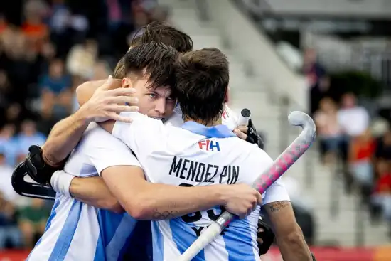 550x367_festejo-leones-rugieron-fuerte-siguen-carrera-mundial-hockey-sobre-cesped-se-juega-paises-bajos-belgica-1150457-100217