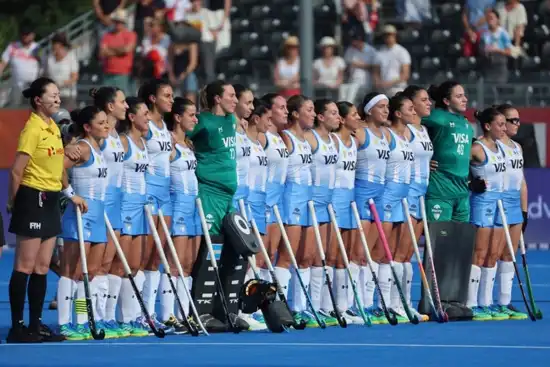 550x367_unidas-leonas-posan-juntas-antes-debut-frente-estados-unidos-mundial-hockey-femenino-disputado-belgica-1149853-144856