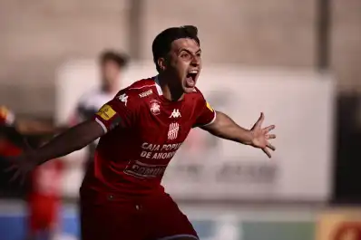 398x265_salvador-luca-arfaras-aparecio-dos-veces-rescato-al-equipo-1150892-171612