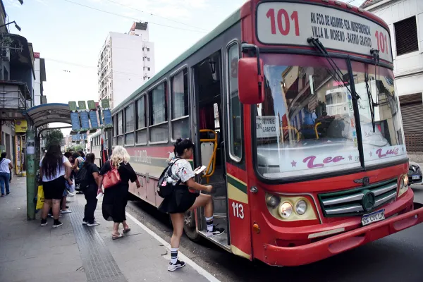 600x400_con-normalidad-transporte-publico-funcionara-tucuman-1082139-234310