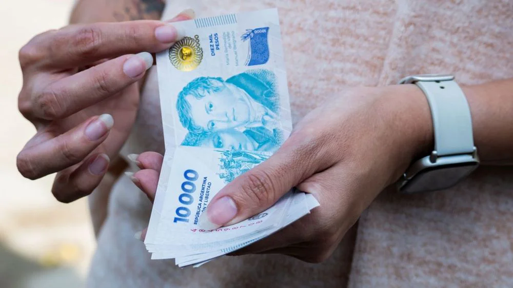 plata-dinero-sueldo-cobrar-aguinaldo-jubilado