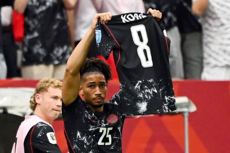 2026-06-18T233422Z_1725705530_UP1EM6I1TH913_RTRMADP_3_SOCCER-WORLDCUP-CAN-QAT-1781830301