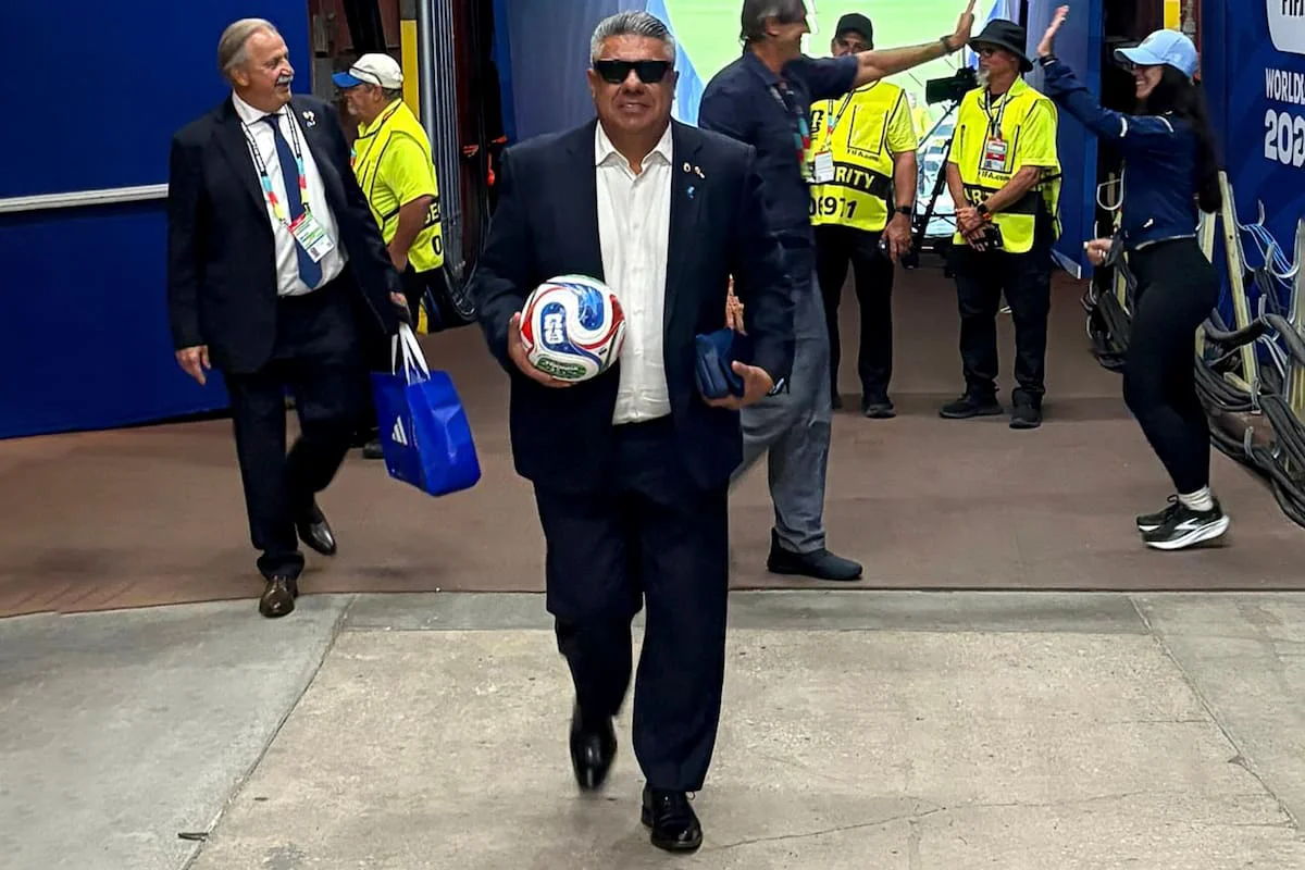 claudio-tapia-se-llevo-la-pelota-del-hat-trick-de-XQ5NPNH3PZDXVEDRCTXF6ODJ2U