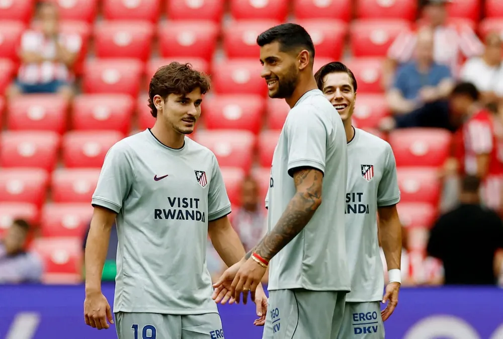 cuti-romero-y-julian-alvarez-companeros-en-el-atletico-madrid-foto-reuters-AQIIHUDJMSJLE4YE67CO3JTMQM