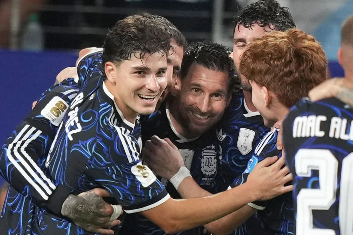 la-seleccion-argentina-enfrenta-a-inglaterra-con-EFKQ4R6Z2ZCKXCHWYJ5OR53QUE