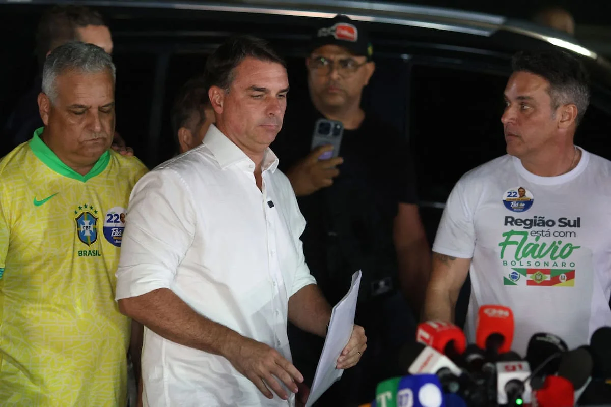 flavio-bolsonaro-tras-conocer-el-resultado-de-las-NXM7GRBC65CZTJMEOO7NPATFTA