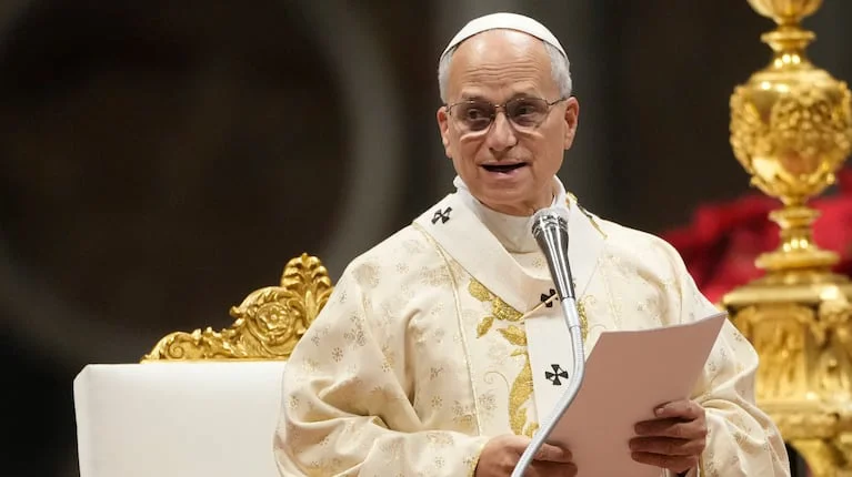 el-papa-leon-xiv-preside-una-misa-de-navidad-en-la-basilica-de-san-pedro-en-el-vaticano-el-25-de-diciembre-de-2025-ap-fotogregorio-borgia-3STIZWHOENBPLCXEQXW6YE4UOQ
